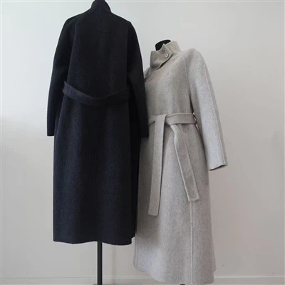 Casaco de lã longa com cinto com colarinho para cima