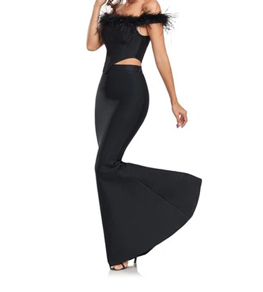 Vestido de corpo de penas pretas